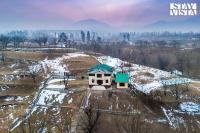 StayVista at Riverscape 4BHK house with scenic view - Ferienwohnung Srinagar