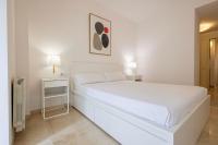 Apartment for 6, spacious and bright in Bonanova - Bed and Breakfast Barcelona