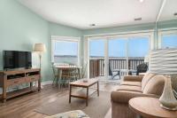 Beachside 325 Waterfront Condo - B&B Traverse City