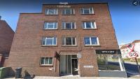 A Cozy Room in a Well Furnished Apartment Close to the Sea Front and Gun Wharf and Land Marks - B&B