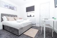SAV - 4 Bed Town House, Harrow - B&B