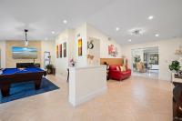 Chic 4BR Home Hot Tub Game Room - Ferienwohnung