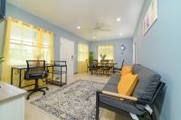 The Black Pineapple - Mercys Place - Ferienwohnung Saint John's