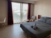 Studio-Apartment mit Balkon