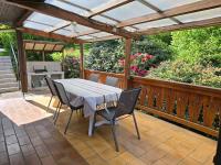 Chalet sous les sapins, calme, superbe vue avec piscine et sauna - B&B Gerbamont
