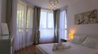 One-Bedroom Apartment with View