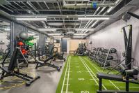 Ultra-Luxury Modern Apartment with Gym, Cinema, Game Room and Parking - Chambres d'hôtes Cowbridge