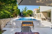 Villa Hedonia with heated pool, Diklo - B&B Zara