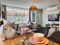 The Old Post Office - MaisonPro - B&B Stroud