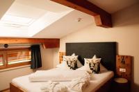 One-Bedroom Apartment with Balcony