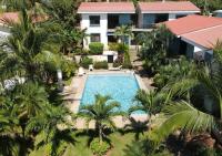 Minimalist Condo with a Beautiful New Design, Bound Patio, and Shared Community Pool - B&B Playas del Coco