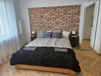 Studio Lit King-Size