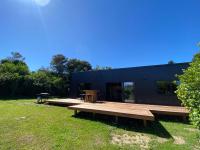 Modern Comfort in Collingwood - Brand New Holiday Home - B&B