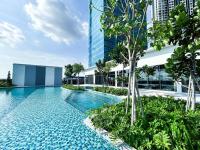 Three-Bedroom Apartment with Lake View