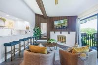 YOUR New Luxury Lakeview Condo w Pool Access - B&B