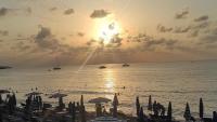 Trilocale a 150 mt dal mare con terrazza e parcheggio privato - B&B