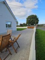 Three bedroom cosy quiet luxury in the Burren Wild Atlantic Way - Bed and Breakfast Galway