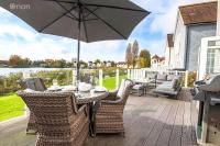 Windrush Lake 66, Sun Kissed Lodge - B&B South Cerney