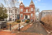 Spacious and Central DC 3-BR Getaway Close to It All - B&B Washington