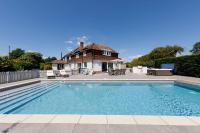 Ultimate beach house with pool in West Wittering - B&B