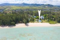 Chalet Kestrel with pool on the beach - B&B Riambel