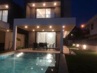 Villa merkez havuzlu odalarbanyolu - B&B Çeşme