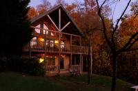 Thistle Britches, Secluded Mountain Cabin with Stunning Mountain Views, 1 Acre Next to Dollywood, Hot Tub, Pet Friendly - Ferienwohnung Sevierville
