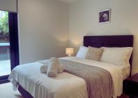 CSA Box Hill - Two Bedroom Apartment with Terrace - Ferienwohnung