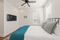 Swamp House Luxury Amenities Chic New 65 inch TV - B&B Lafayette