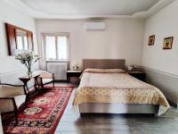 Deluxe One-Bedroom Apartment with Garden View