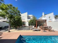 Bonita Villa con Piscina - B&B Estepona