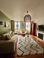 "Le Noeud vert" Appartement sur le thème de Nevers, 65 m2 en coeur de ville, parking à 200M avec accès inclus à salle de sport de 2000m2, Sauna & Hammam - Chambres d'hôtes Nevers