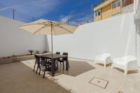 Stylish Apartment With Terrace by Hosty - B&B Porto