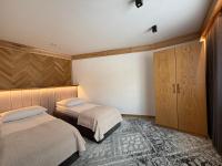 Two-Bedroom Deluxe Apartment with Balcony