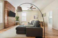 FREE Parking, Netflix in East Liberty By Parks and Uni - B&B