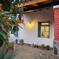 Traditional adobe house in Evrychou with cozy garden and fireplace! - Chambres d’hôtes Nicosie
