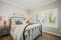 4BR Retreat Near Downtown 2 Kitchens Sleeps 11 - Bed and Breakfast Coeur d'Alene