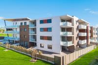 Sunny 2-Bedroom Apartment with Parking in Rouse Hill - B&B Annangrove