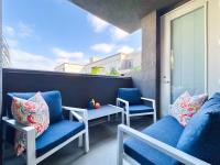 2BD 2BA Santa Monica Apartment with Relaxing Pool View - Bed and Breakfast