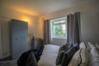 NEW Stylish York Home Sleeps 7 Parking & Garden - B&B