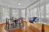 West Hartford Center | Charming New England Apt - B&B West Hartford