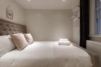 Deluxe One-Bedroom Apartment