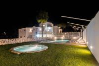 Villa Horizon Grande - Stunning Luxury villa great location sleeps 16 - Chambres d’hôtes Porches