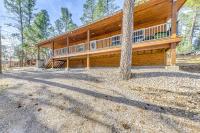 Ruidoso Cabin with Patio - Walk to Midtown! - Ferienwohnung