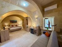 Deluxe Double Room (2 Adults + 1 Child)
