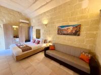 Deluxe Double Room (2 Adults + 1 Child)