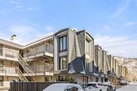 Chateau Dumont Unit 21, Fully Renovated Top Floor Condo, Downtown Aspen, Panoramic Mountain Views - B&B