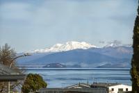Perfect Location, Stunning Views and Space for All - B&B Taupo