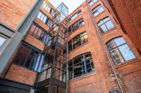 Loft & Artist Studio in an Industrial Creative Hub - Bed and Breakfast Berlijn