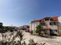 Charming Traditional Townhouse - Holiday Home Kata - Bed and Breakfast Jezera